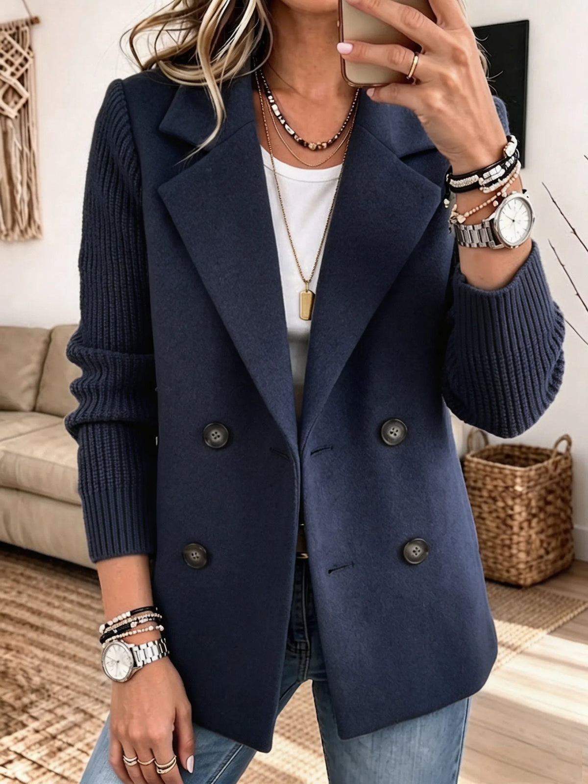 🤲 Zadnji dan – 50 % popusta ⏰✨ Eleganten blazer s pletenimi rokavi – šik, topel in sproščen.