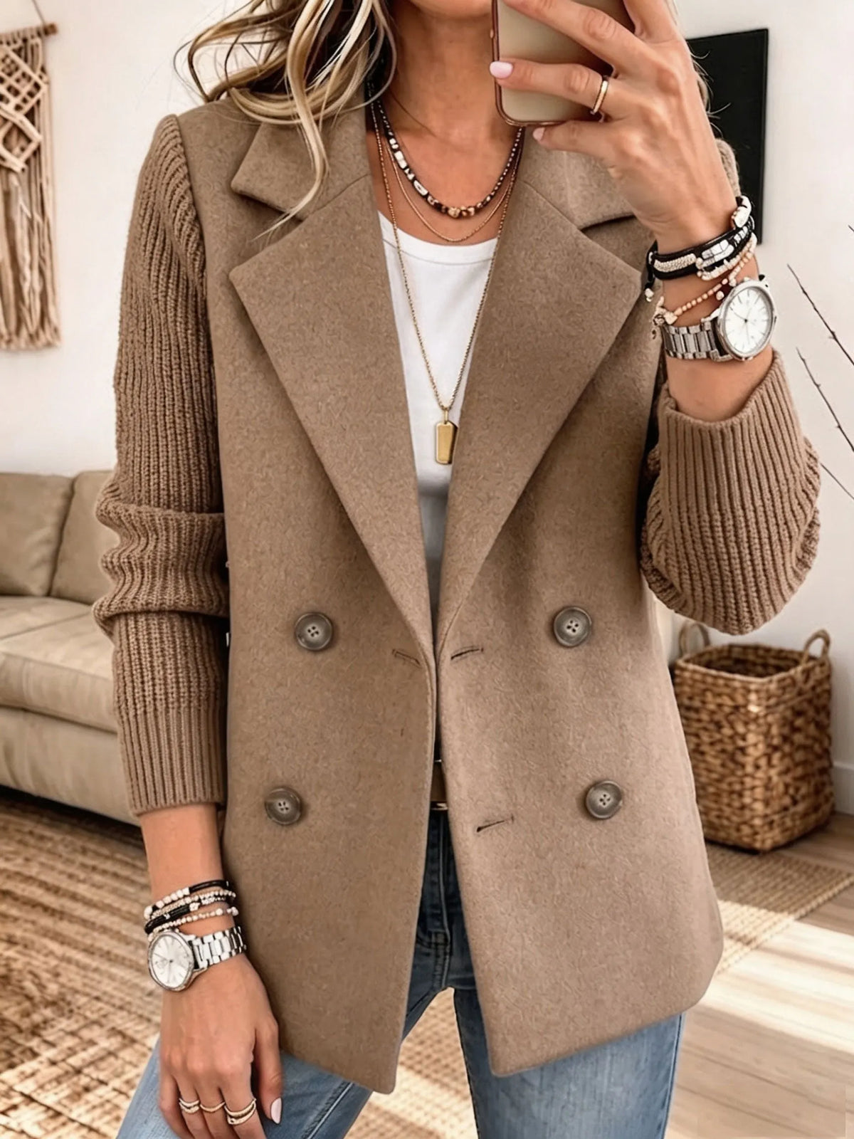 🤲 Zadnji dan – 50 % popusta ⏰✨ Eleganten blazer s pletenimi rokavi – šik, topel in sproščen.